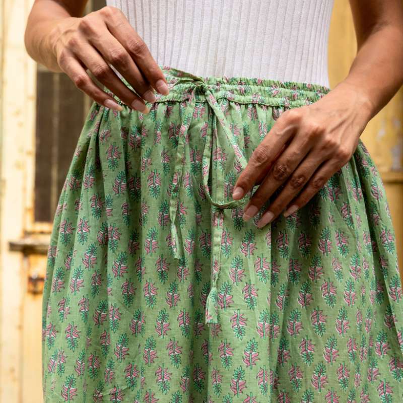 Drawstring waistband of the sage green maxi skirt Drawstring waistband of the sage green maxi skirt